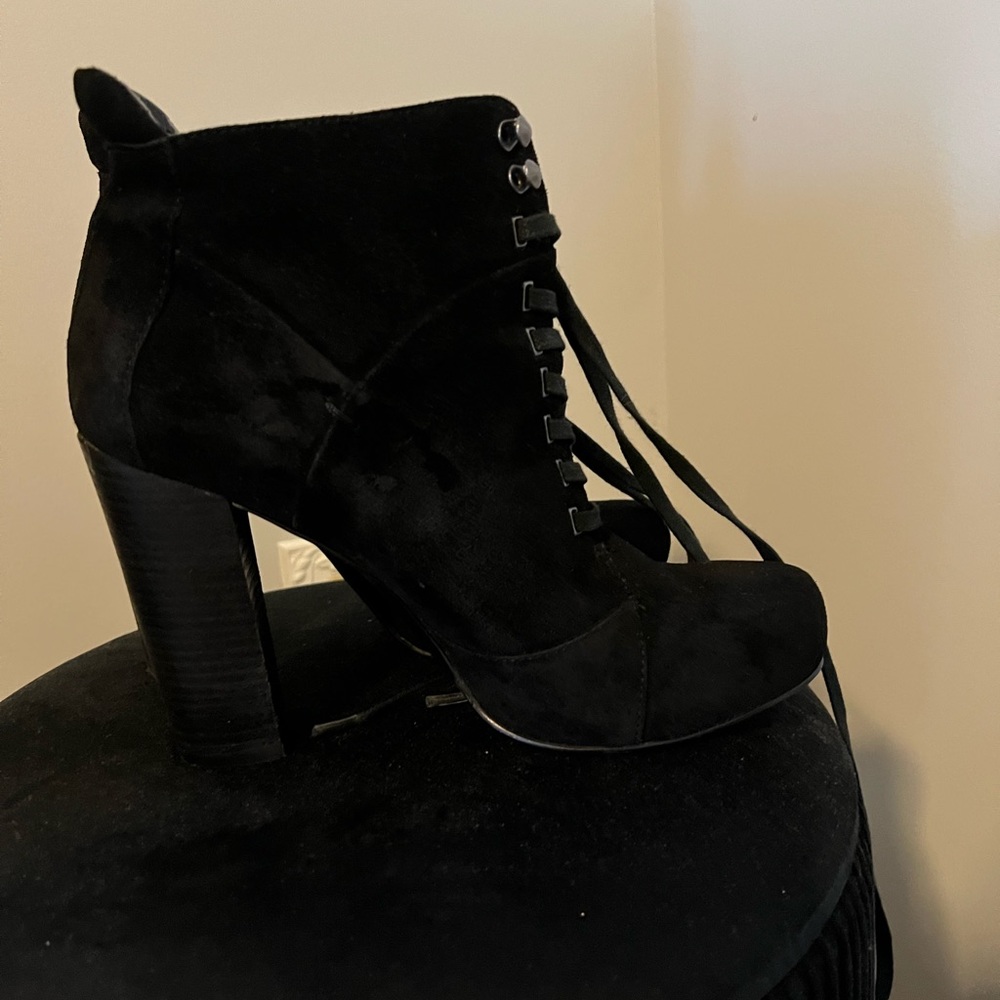 Black lace up boots used size 8 swade